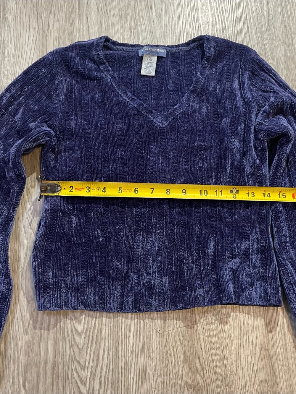 Canyon River Blues V-Neck Ribbed Sweater - Navy